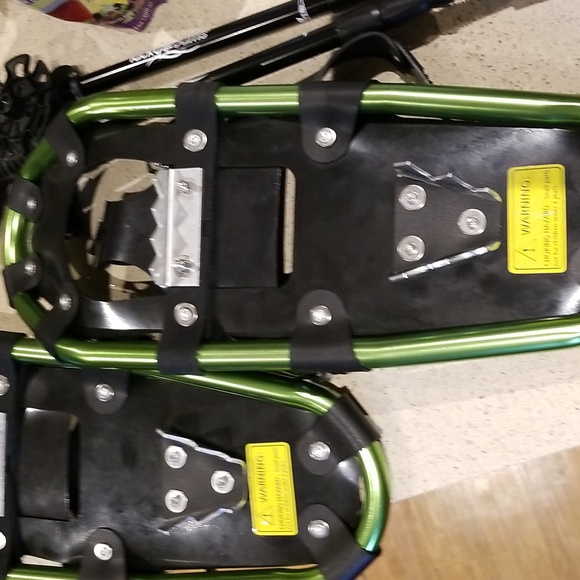 LuckyBum Snowshoes NWTS with carrying bag as well as walking sticks - Picture 9 of 10